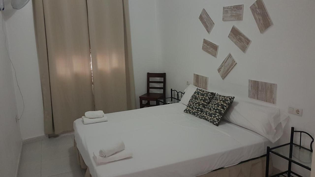 Apartamentos La Bastida Тотана Экстерьер фото