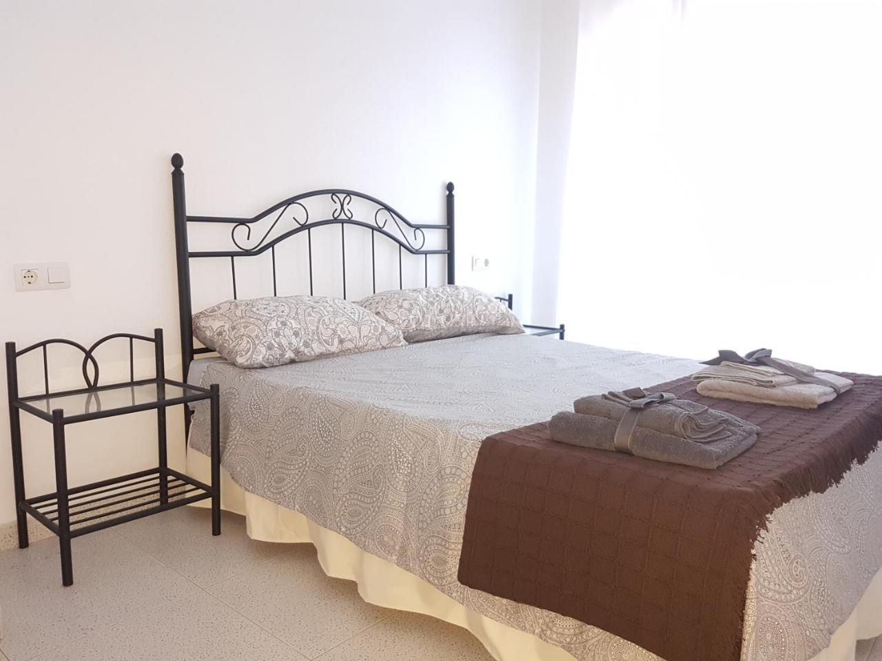 Apartamentos La Bastida Тотана Экстерьер фото
